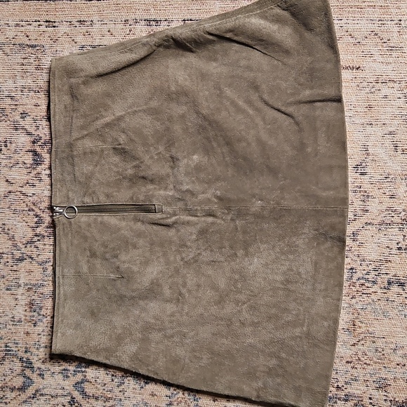 Blank NYC Suede Mini Skirt in French Grey - Picture 8 of 11